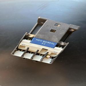 LC1 110 10V yeni orijinal hazır stok endüstriyel otomasyon PLC adanmış PLC programlama denetleyici - Product Image 1