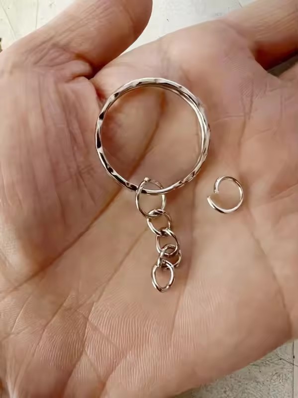 Porte-clés gaufré de 25 mm avec boucle de chaîne