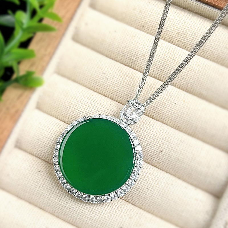 Emerald chalcedony round belt Chopin chain