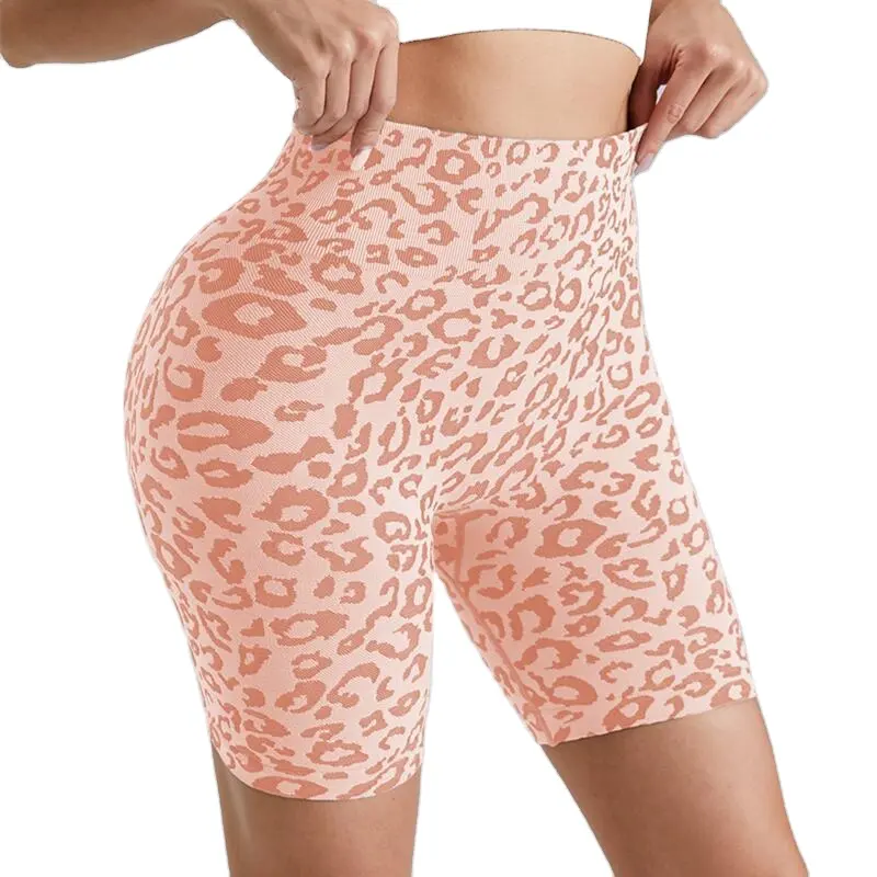 Ajuste apretado, capris de yoga con estampado de leopardo, levantamiento de cadera europeo y americano, medio pantalón para correr, glúteos de melocotón, pantalones cortos de fitness