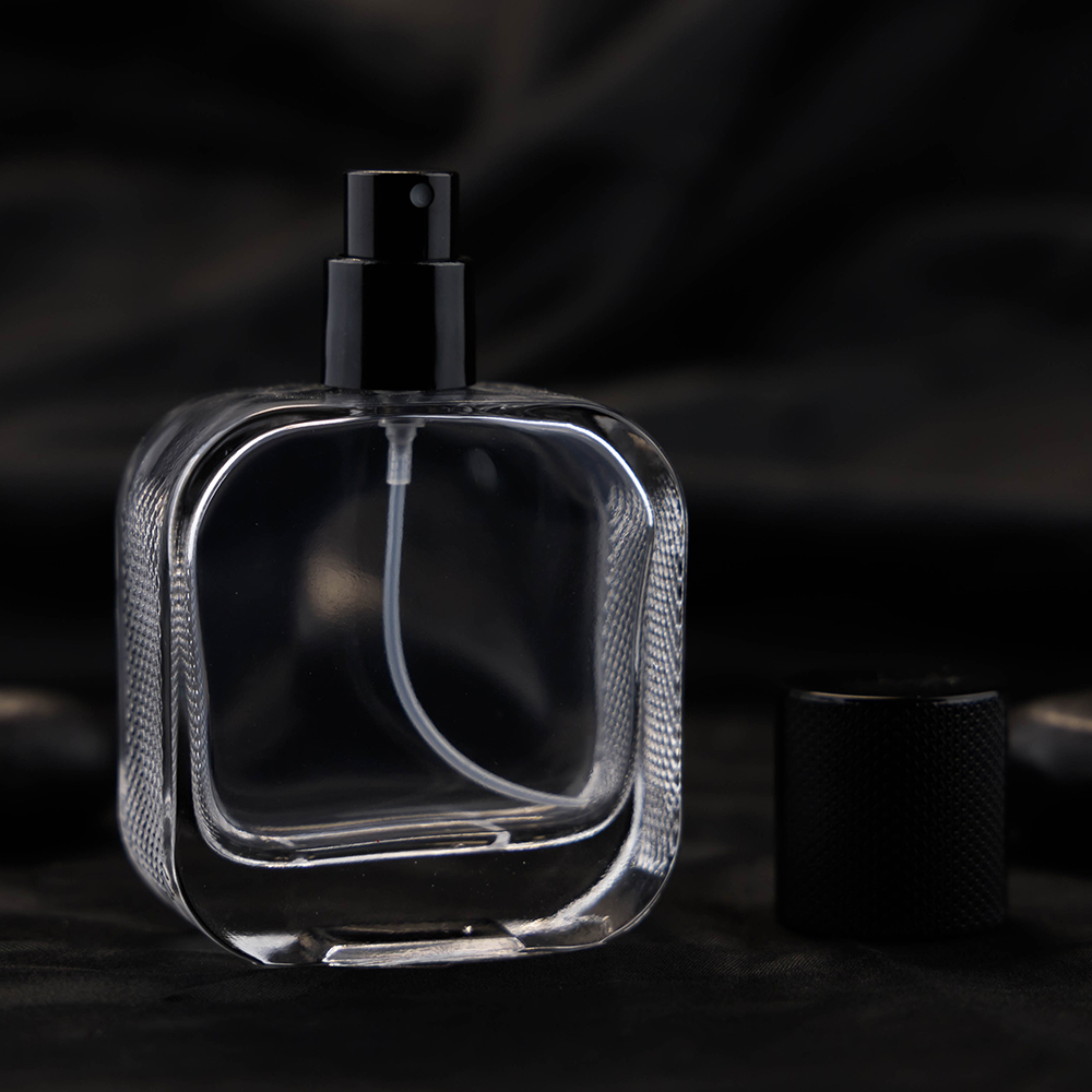 Bouteille en verre transparent + bouchon noir + pulvérisateur noir