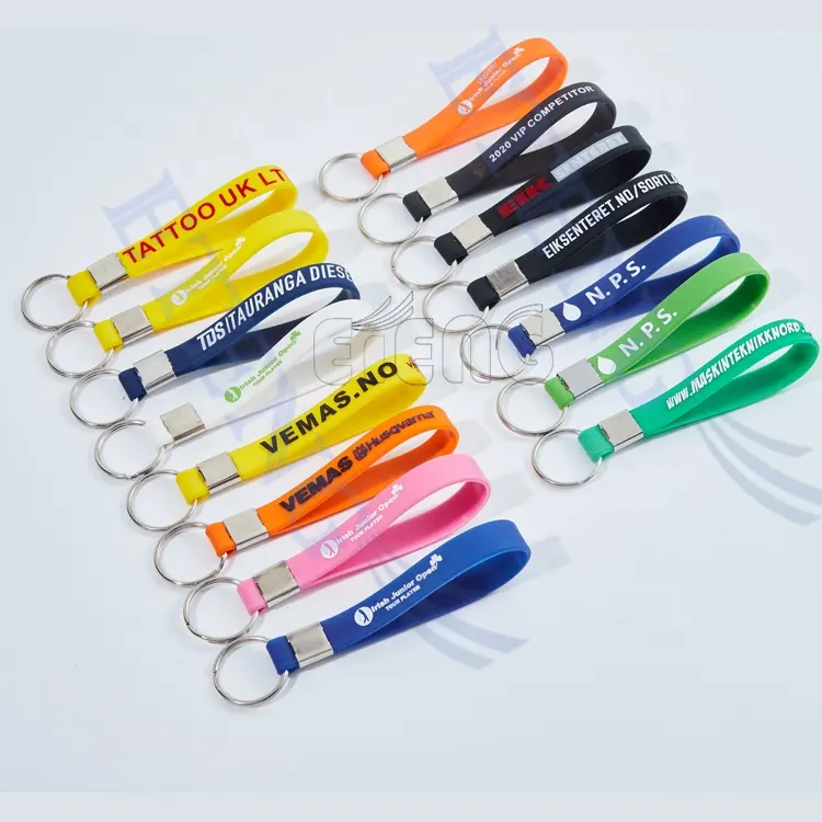 Presentes personalizados baratos Keychain Tag chave em relevo Debossed Impressão Silicone Pulseira Banda Chaveiro Promocionais Chaveiros