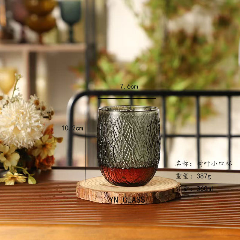Taza hoja gris humo