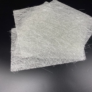 Su geçirmezlik <span class=keywords><strong>CSM</strong></span> 225gsm 300gsm 450gsm fiberglas cam keçe cam elyaf emülsiyon doğranmış Strand Mat rulo EMC300-1040mm