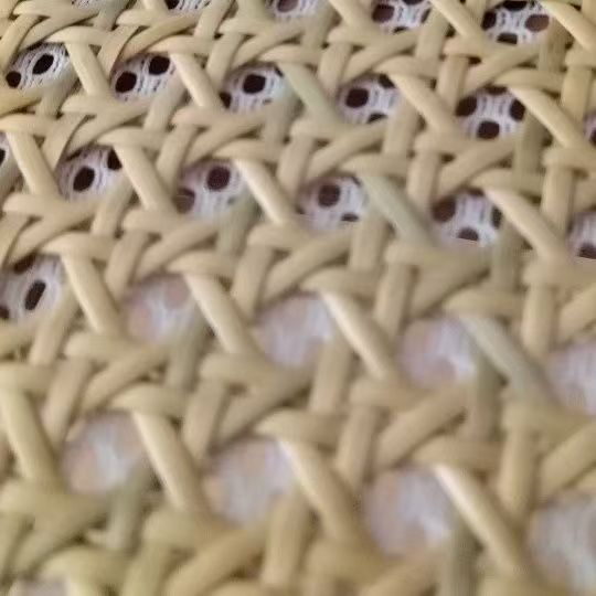The rattan weave of the chair is 20cm.