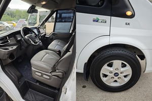 Second - Hand 14 - Seat diesel <strong>Transit</strong> CN-4 Van with a Speed of 145 Kilometers Per Hour - Product Image 3