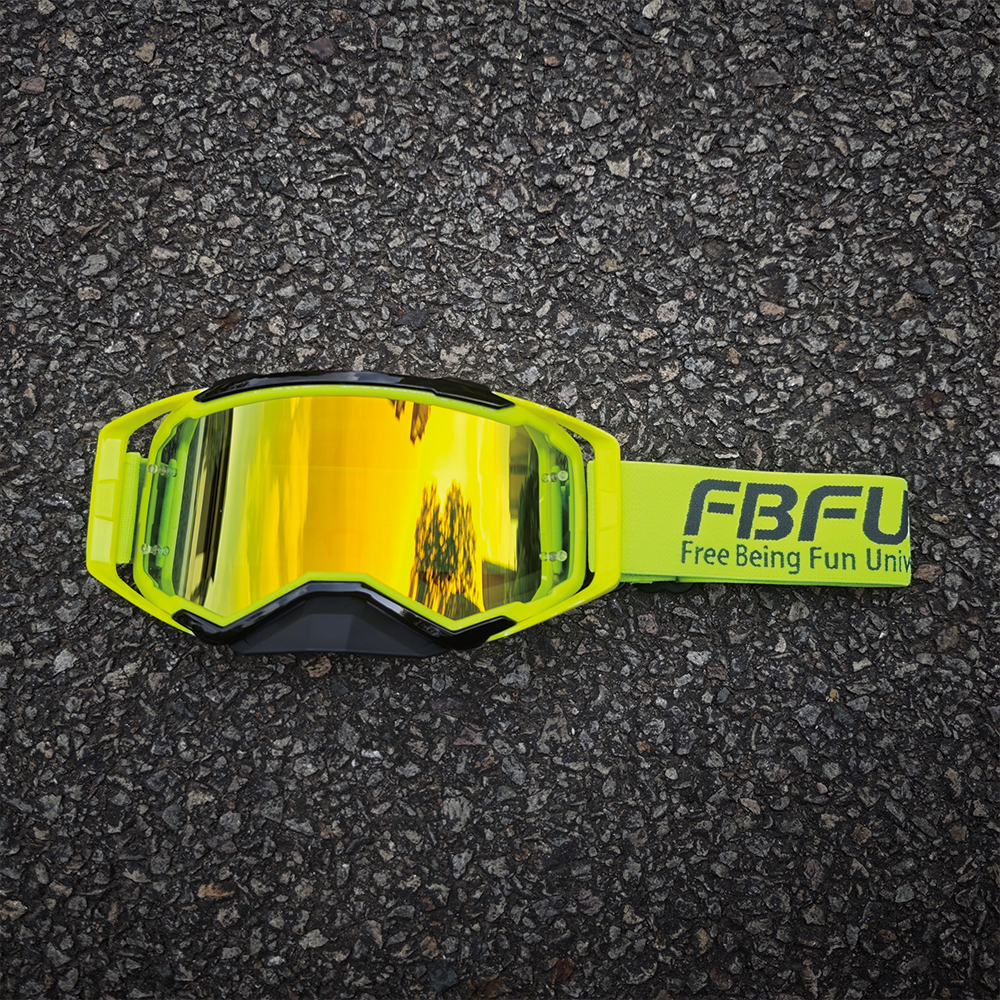 Lunettes rouges à monture jaune noir