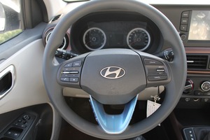 清洁经典二手现代i10 GL轿车2024车型年出口价格联系当地注册 - Product Image 5