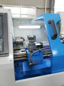 Torno paralelo SUMORE mini GSK/MACH 3 System CNC210 Torno horizontal de precisión CNC Torno para metal - Product Image 6