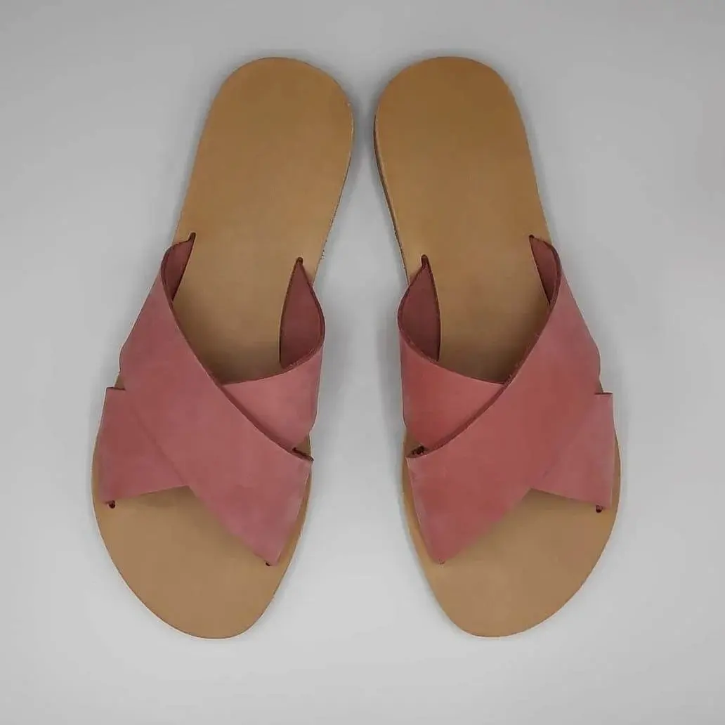 Sofisticación en cada paso: eleve su armario con nuestras sandalias cruzadas que redefinen la elegancia moderna para la mujer contemporánea