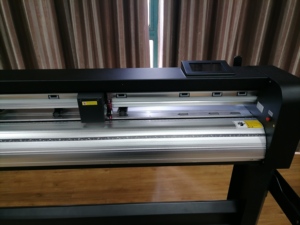 พล็อตเตอร์ตัดฟิล์มไวนิล GF1660SFT 65นิ้วพล็อตเตอร์เซอร์โวมอเตอร์ตัดสติกเกอร์พร้อมหน้าจอสัมผัส - Product Image 5