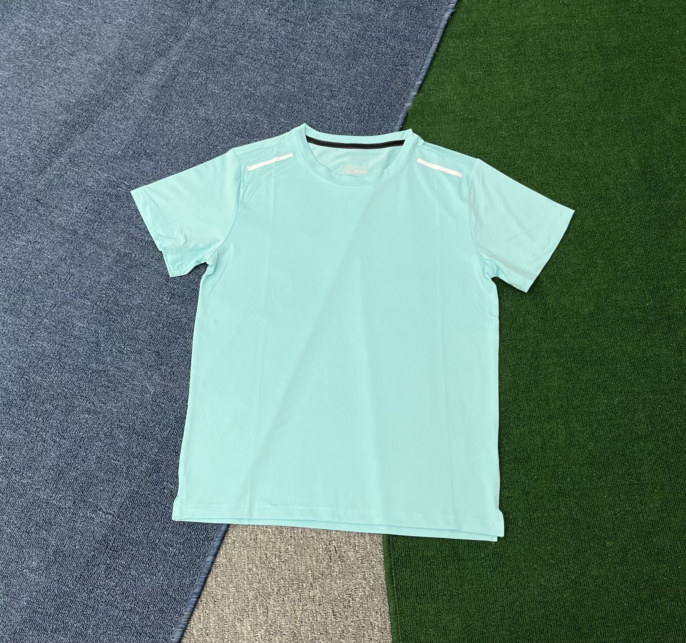 T-shirt bleu clair