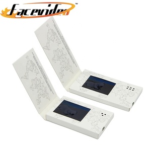 מפעל מחיר הדפסת נייר קרפט 2.4 אינץ LCD מסך מיני שם כרטיס מגנטי בקרת לשחק קטן וידאו כרטיס ביקור