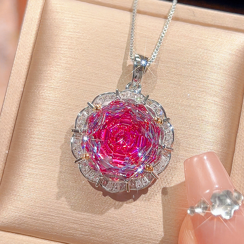 Pendentif rose avec chaîne vénitienne
