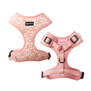 GPSトラックバッグセット付きペットハーネスの犬用アクセサリーLuxePINKフラワーアジャスタブルペットネックハーネス、リード & カラーバンドル - Product Image 2