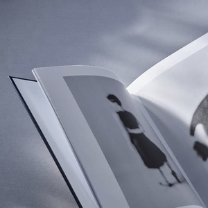 หนังสือรุ่นพิเศษคุณภาพงานพิมพ์ตามสั่งขอบฉีดพ่นสำหรับผู้จัดพิมพ์ผู้แต่ง