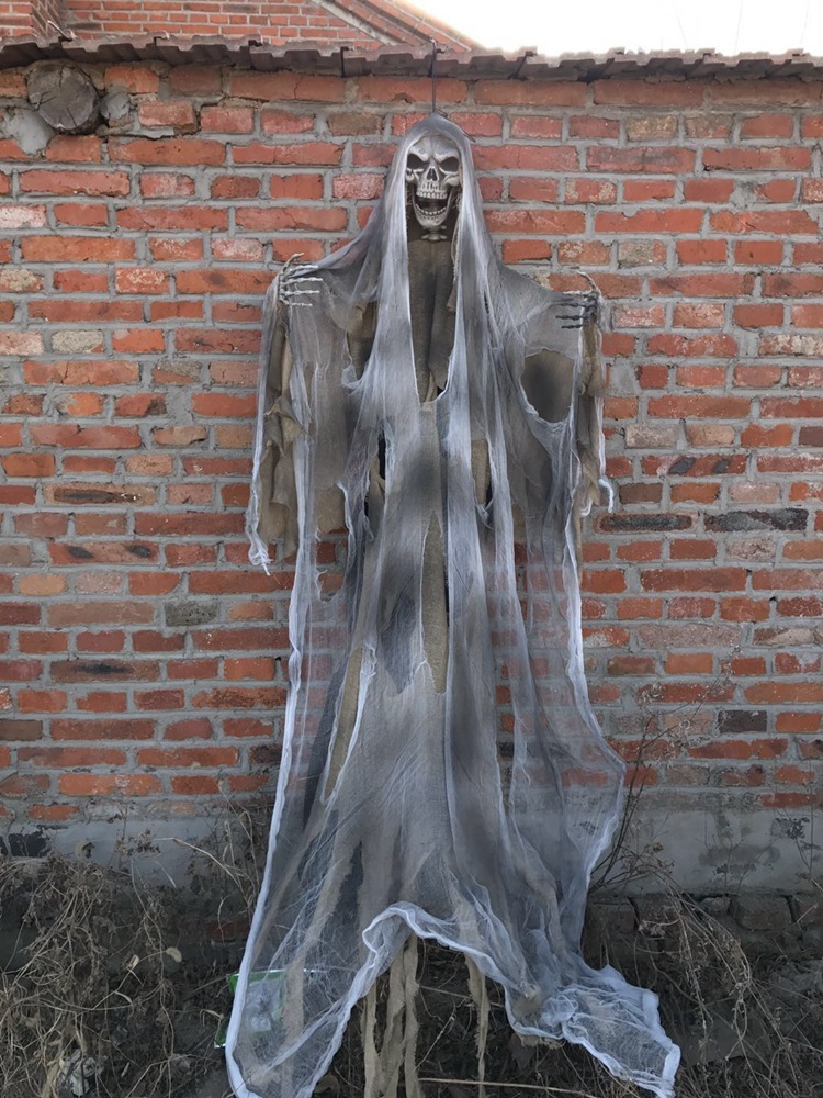 The yellow coat hanging ghost (1.8m)