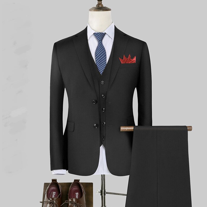 Ensemble noir 2 pièces : veste, gilet, pantalon et chemise à boucles.