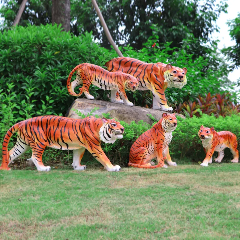 Decorazione del parco Zoo di piccole dimensioni decorazione esterna in fibra di vetro animale tigre scultura