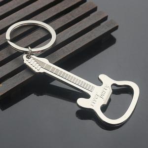 Neues kreatives 1-teiliges Geschenk Zinc-Alloy-Bier-Gitarrenflaschenöffner Dose-Öffner Flaschenöffner Schlüsselanhänger Schlüsselanhänger-Ring bunt