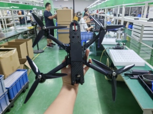 20 KM uçuş mesafesi ve GPS konumlandırma fonksiyonu ile donatılmış 2KG bir yük ile 7 inç FPV Drone - Product Image 3