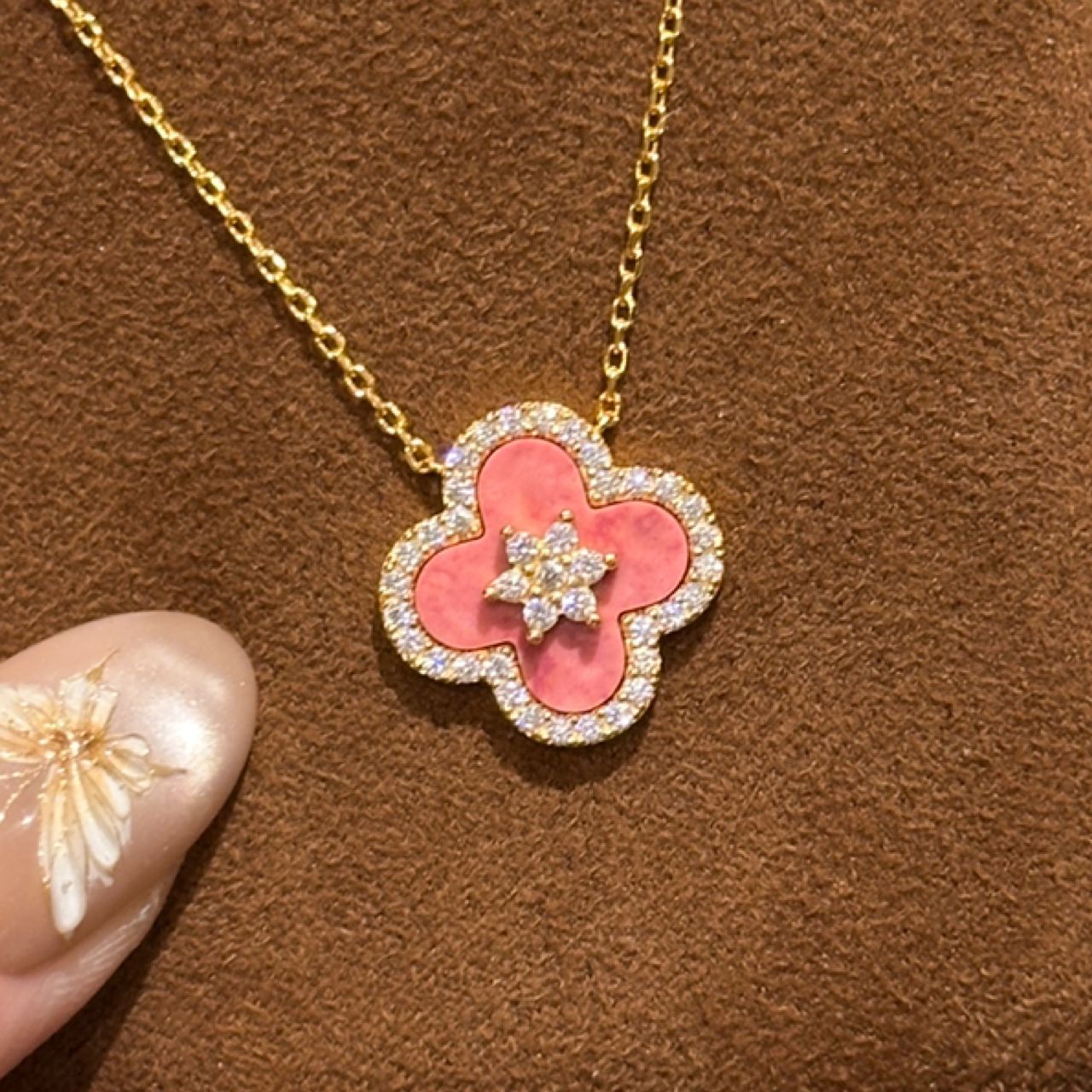 Collier Rose Glow 45 cm avec fermoir coulissant intérieur