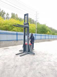 Beiqiang CDD20 1.5 톤 전기 스태커 트럭 5.5m 하이 리프트 납산 48V 32Ah 솔리드 타이어 유압 사이드 시프터 단일 단계 - Product Image 5