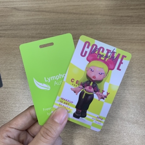定制标志划痕券礼品卡聚氯乙烯塑料礼品卡会员卡带条形码二维码磁条