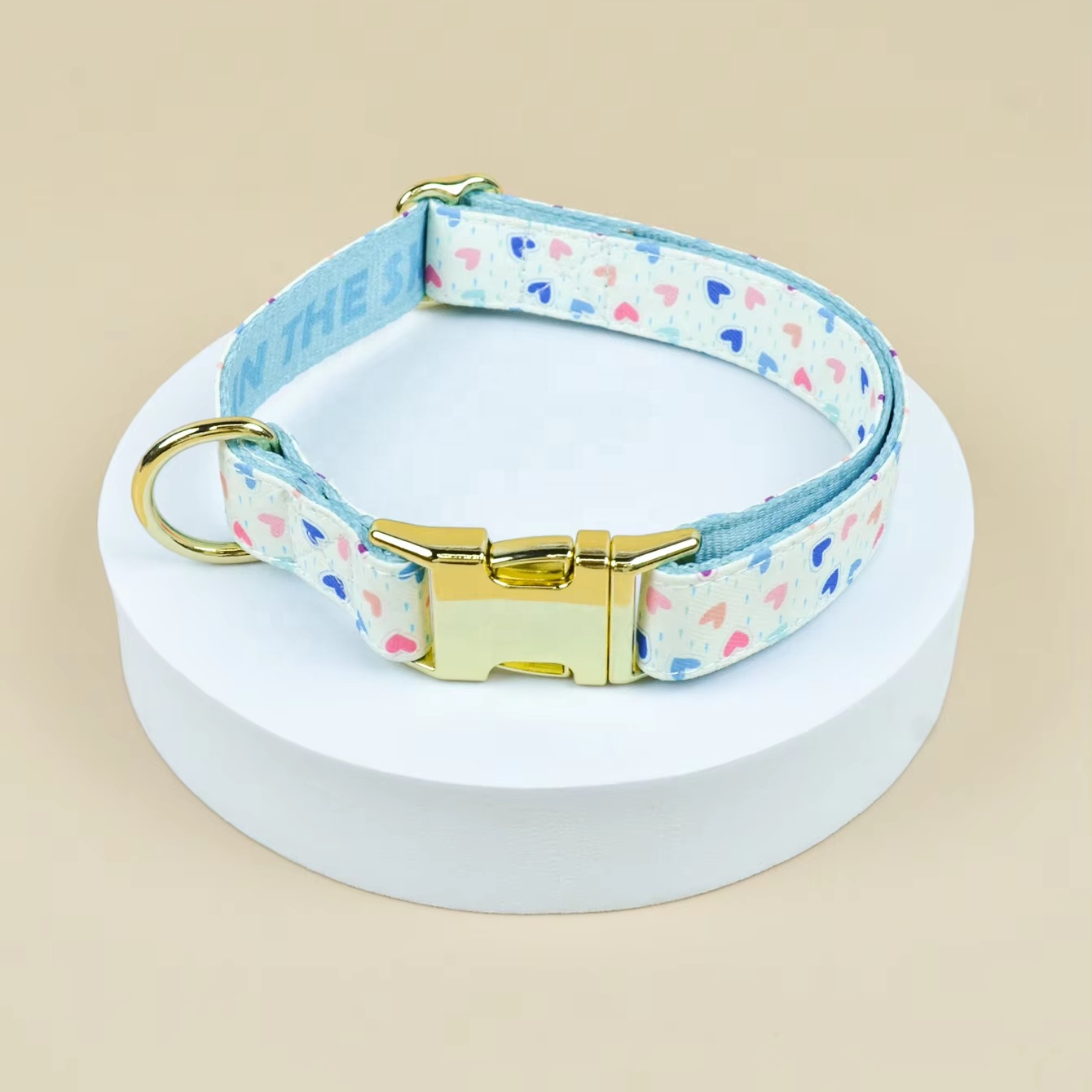 Collar de corazón blanco