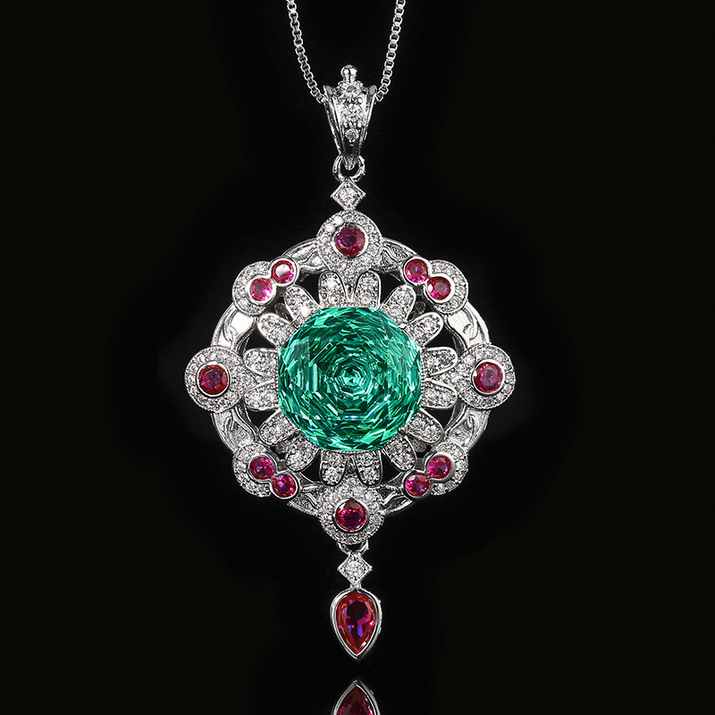 White Gold Parra green pendant with box chain