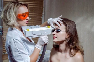 Sincoheren Nhà Máy Giá Nd Yag laser máy đẹp 532nm 1064nm Carbon lột picosecond máy laser cho Thẩm mỹ viện - Product Image 4