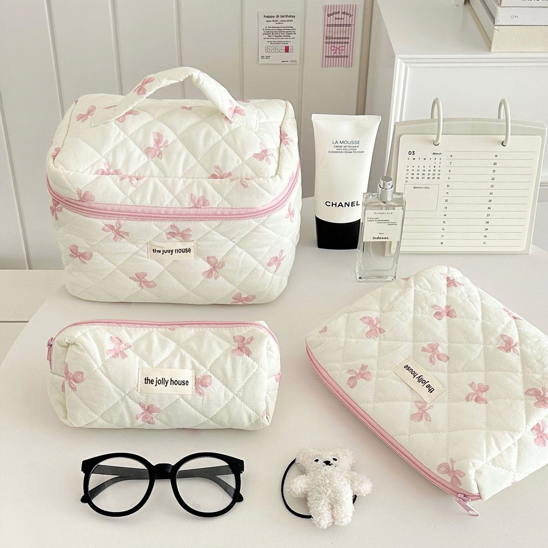 Korean-style pink bow