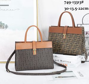 GrandZ 2025 Vintage stil tek omuz Crossbody çanta büyük kapasiteli gelişmiş algılama Zip kapatma PVC günlük ODM özel Logo - Product Image 2