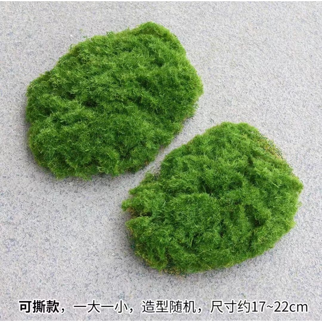 Sculptures de mousse verte (2 pièces)