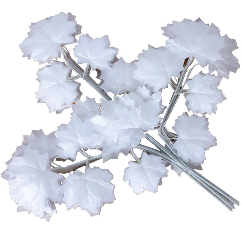 Belle feuille d'érable à 3 branches, blanche