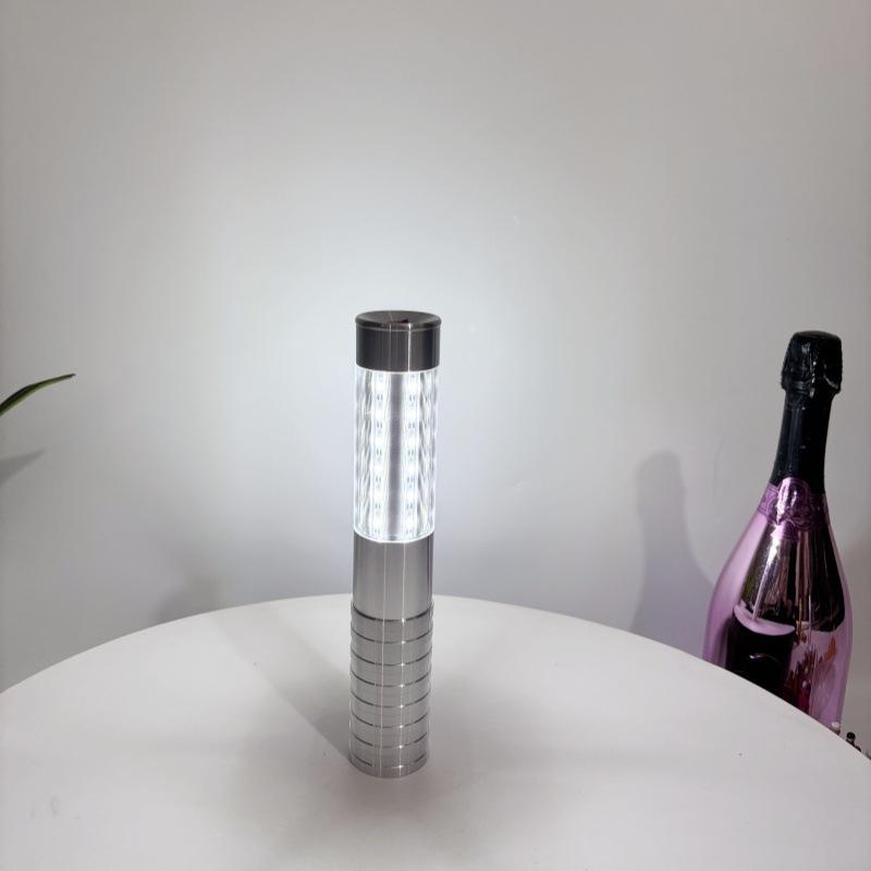 Luz blanca con destellos plateados