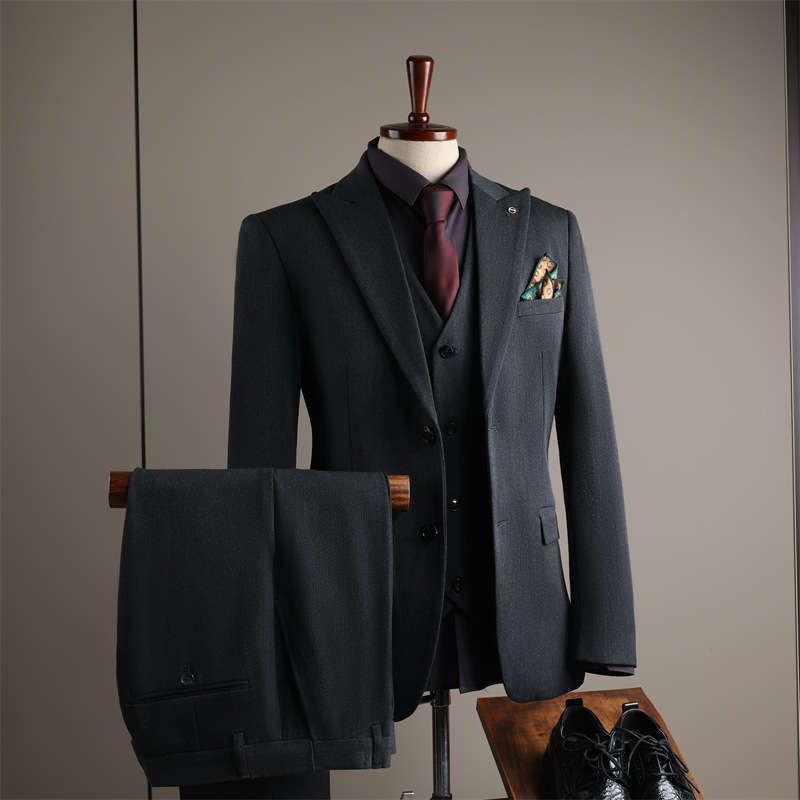 Gris oscuro (traje + chaleco + pantalón)
