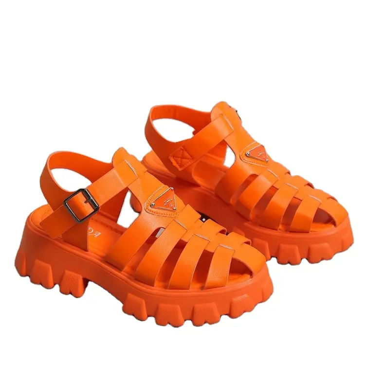 Nuevas sandalias de gladiador gruesas de gran tamaño de verano, zapatos de mujer, zapatos de moda de suela gruesa, Sandalias planas ahuecadas para exteriores