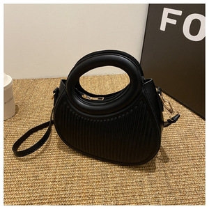 Taze tatlı saf renk çizgili çanta kadın omuz crossbody çanta yeni 2024 popüler pu yuvarlak çanta