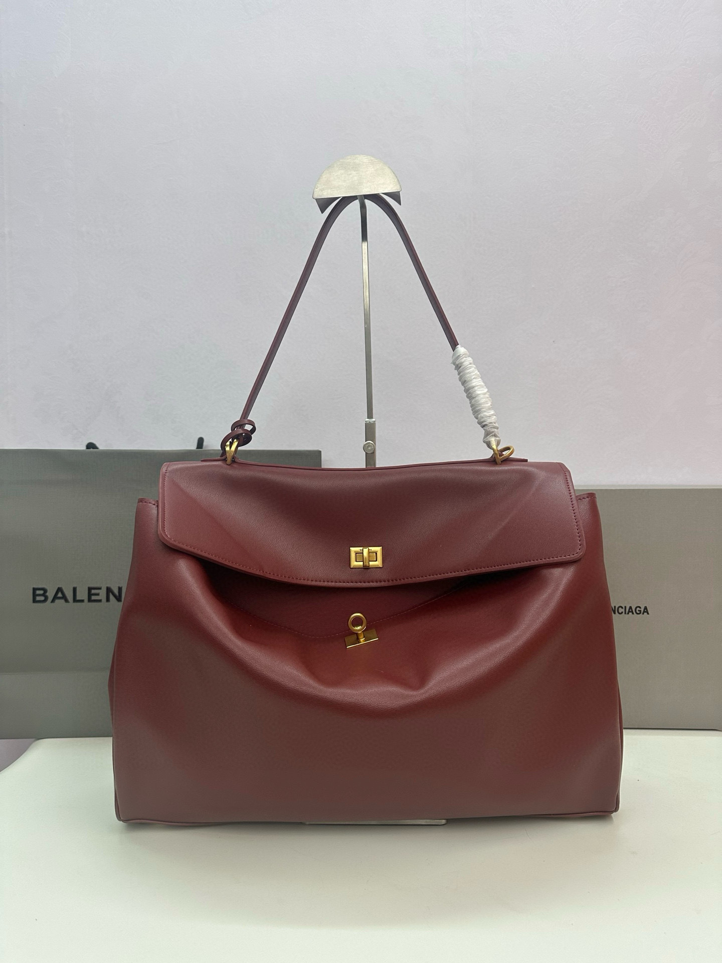 Red wine-Golden Clasp-S