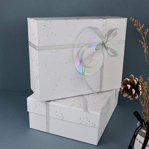 Özel yıldız baskılı sert karton doğum günü hediyesi kapak ve taban dikdörtgen kağıt kurdelalı kutu - Product Image 6