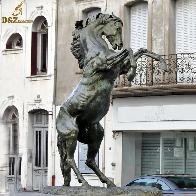 2024 decorazione personalizzata giardino arte a grandezza naturale scultura esterna in metallo grande rame ottone bronzo bronzo salto statua del cavallo