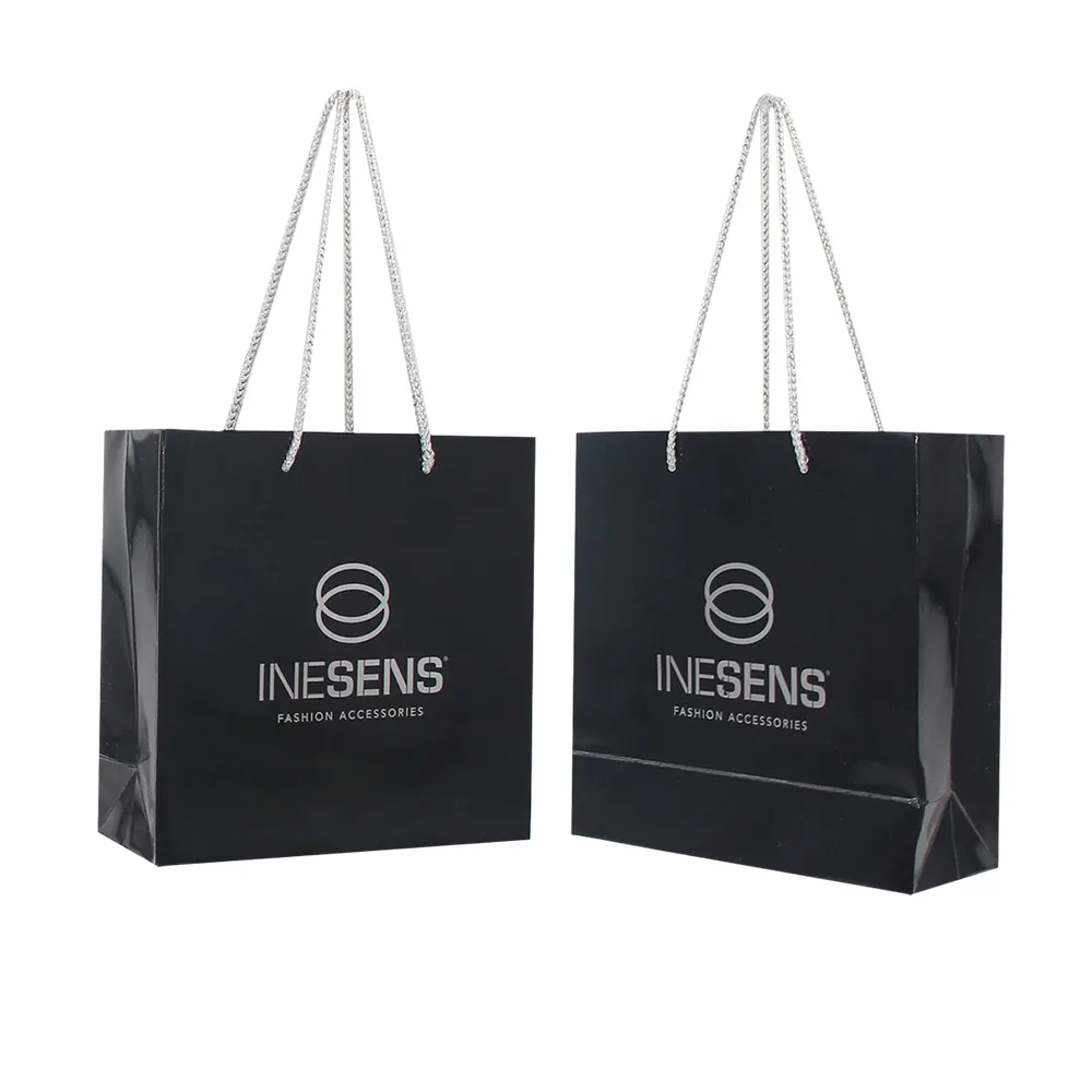 Sacolas de papel para presente pequenas com logotipo, sacolas de papel para compras recicladas pretas de moda de luxo com impressão personalizada