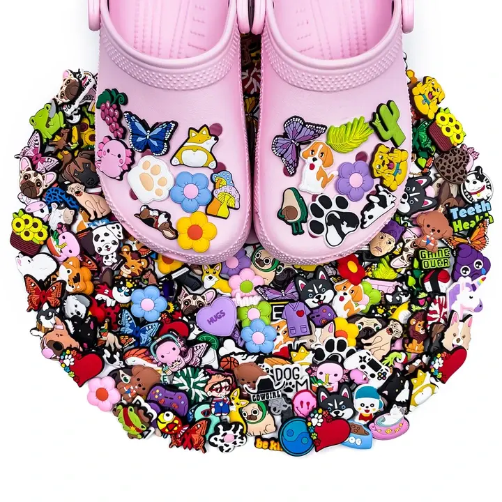 New PVC Giày khóa Casual Series Giày quyến rũ tùy chỉnh bán buôn phim hoạt hình Phụ Kiện Giày trang trí phù hợp với người đàn ông phụ nữ trẻ em dép