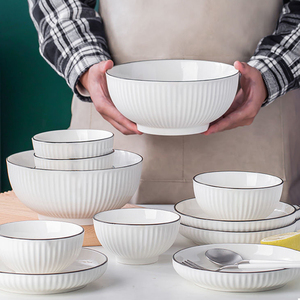 Nhà Máy Bán Buôn Tùy Chỉnh Bắc Âu Đơn Giản Màu Đen Rim Handmade Kết Hợp Độc Đáo Trắng Gốm Sứ Bộ Đồ Ăn Cho Nhà Hàng - Product Image 4