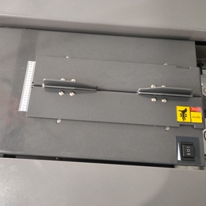 Macchina per rilegare la colla perfetta automatica con colla laterale con schermo base C20 anteriore da 4.3 pollici