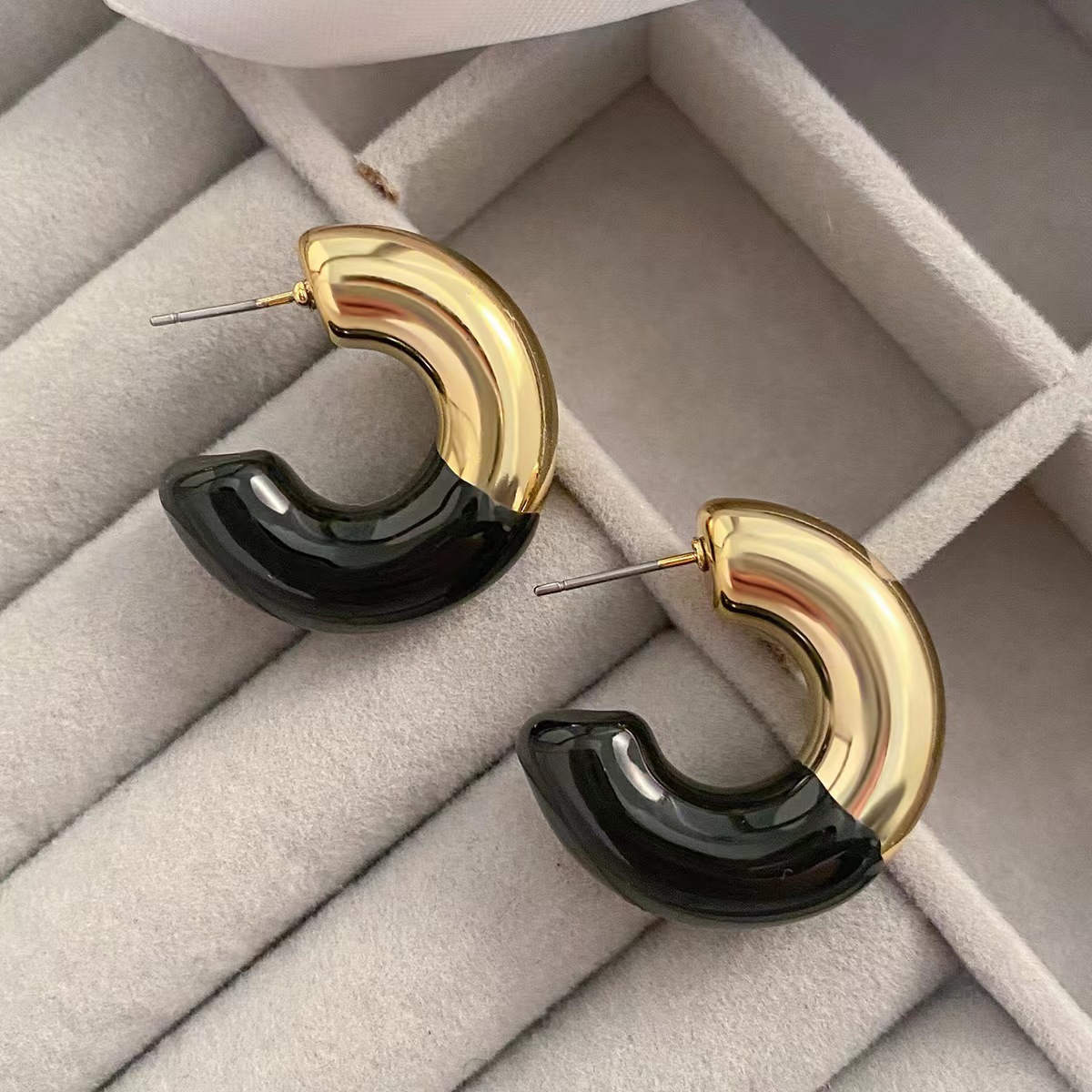 Black earrings 30mm