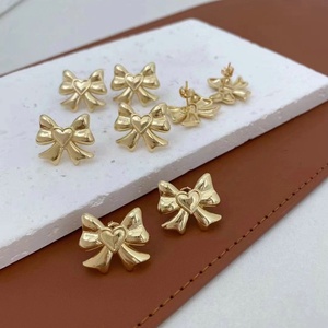 Toplu toptan trend ürünleri pirinç altın kaplama Minimalist küpe kadınlar için moda papyon kalp takı düğme küpe