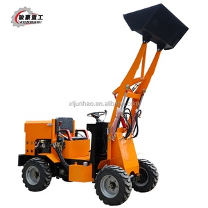 Pequena fazenda especial hidráulica nas quatro rodas motrizes carregamento caminhão carregador diesel e grabber grama elétrico