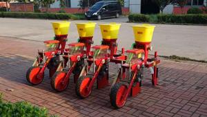 จีนที่ดีที่สุดราคารถแทรกเตอร์ข้าวโพดและข้าวโพดชาวไร่และ Seeder กับปุ๋ยข้าวโพดเครื่องปลูก - Product Image 4